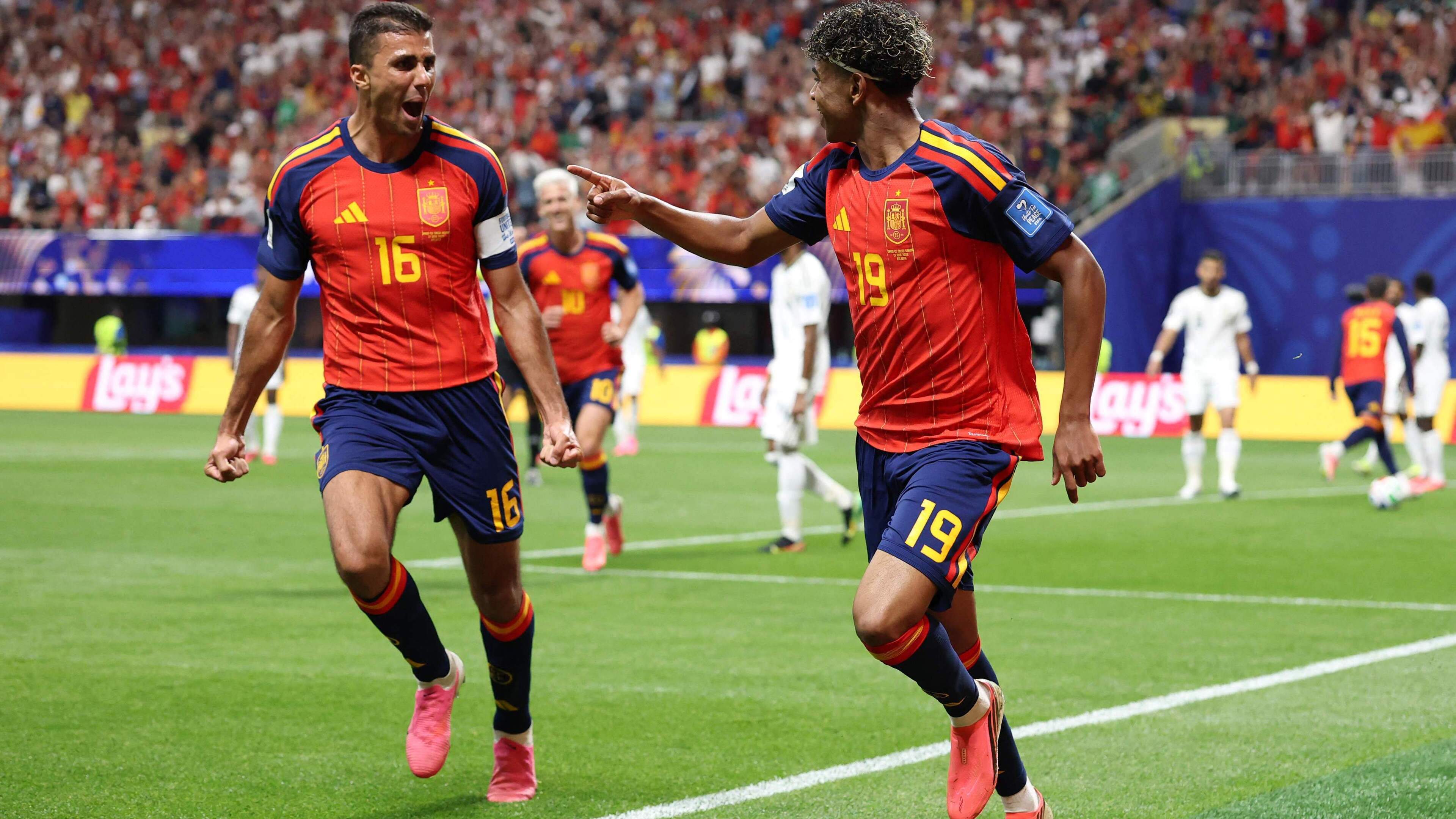 Lamine Yamal en Mikel Oyarzabal poetsen valse start Spanje weg met klinkende zege op Saoedi-Arabië